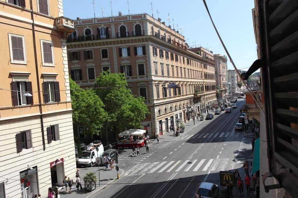 Appartement La Casa Di Piero In Via Ottaviano à Rome Chambre photo